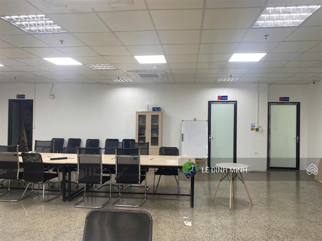 Cho thuê nhà mặt phố tam trinh. diện tích 1800m2, xây dựng 517m2, 08 tầng, mặt tiền 50m