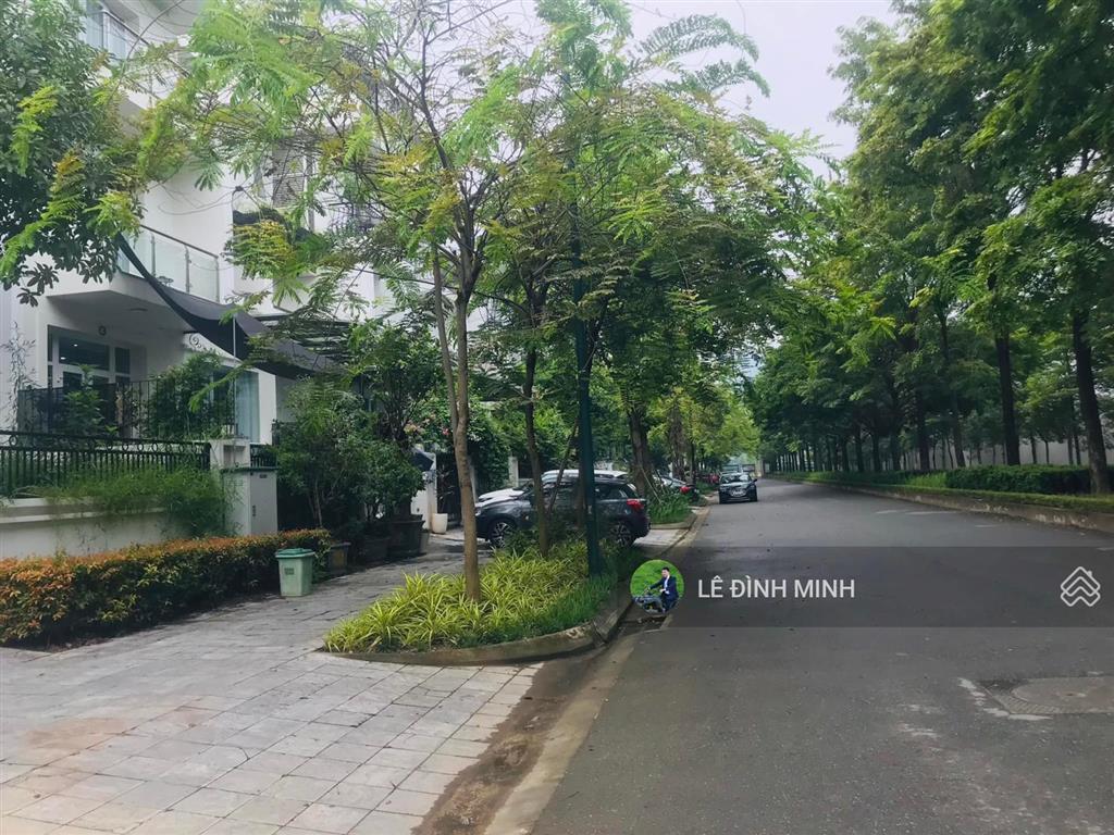 Nhà thô view hồ trục chính thành phố giao lưu. diện tích 240m2, hai mặt tiền 13m, 03 tầng