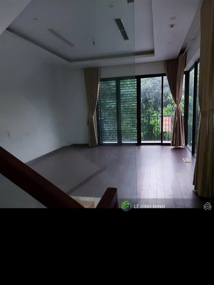 Cho thuê căn nhà liền kề khu đô thị. diện tích 150m2, mặt tiền 6m, 04 tầng. sân vườn xung quanh.