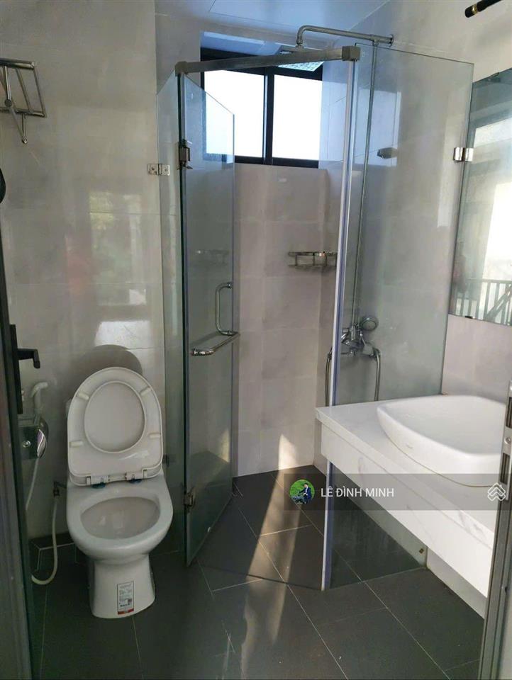 Cho thuê căn nhà liền kề khu đô thị. diện tích 150m2, mặt tiền 6m, 04 tầng. sân vườn xung quanh.