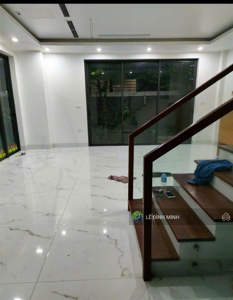 Cho thuê căn nhà liền kề khu đô thị. diện tích 150m2, mặt tiền 6m, 04 tầng. sân vườn xung quanh.