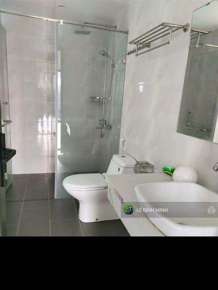 Cho thuê căn nhà liền kề khu đô thị. diện tích 150m2, mặt tiền 6m, 04 tầng. sân vườn xung quanh.