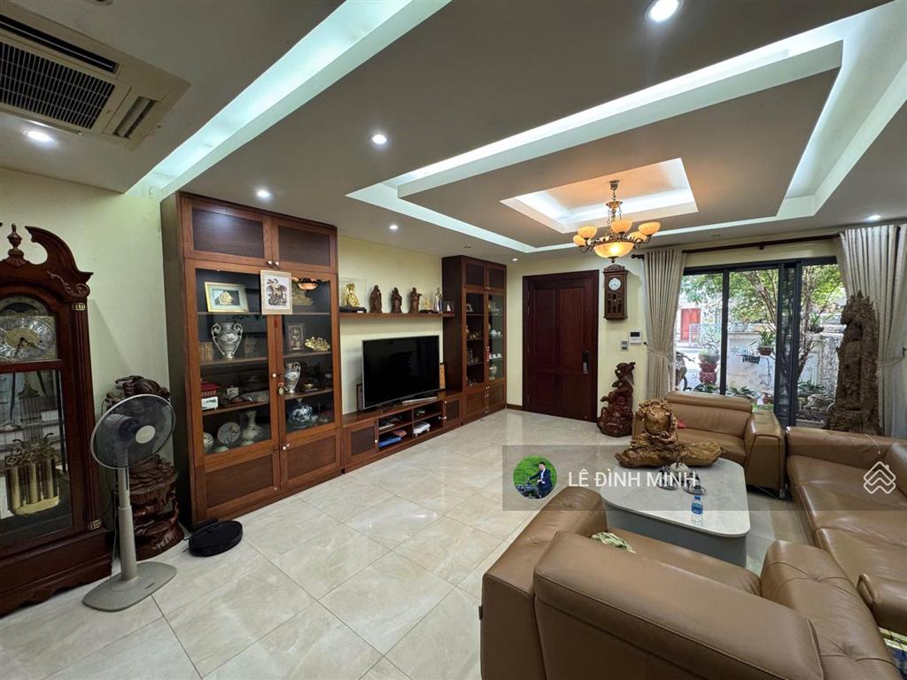 Căn 02 biệt thự đẹp nhất pháp vân. nhà nằm trục đường chính, diện tích 351m2, mặt tiền 13m