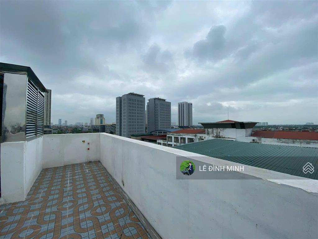 Tòa nhà văn phòng mặt phố đẹp. diện tích 120m2, mặt tiền 8.5m, thông sàn. thang máy, điều hòa đủ