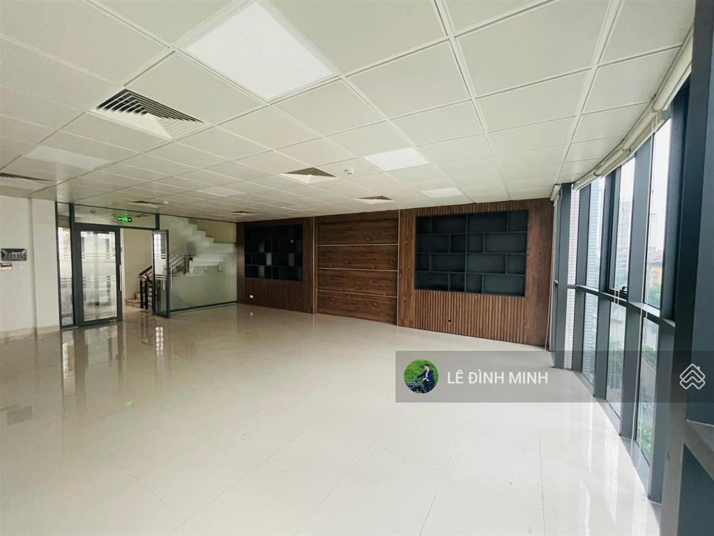 Cho nhà mặt phố. diện tích 600m2, 07 tầng, mt 07m, đủ pccc, thang máy, đủ điều hòa. ngân hàng, vp..