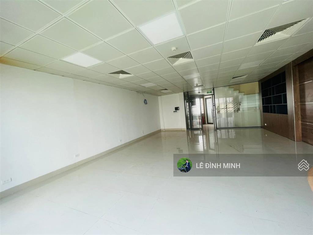 Cho nhà mặt phố. diện tích 600m2, 07 tầng, mt 07m, đủ pccc, thang máy, đủ điều hòa. ngân hàng, vp..