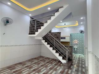 Bán nhà thới tam thôn, hóc môn dt 4 x 12 đúc 2 lầu 2pn, sát sân banh thới tứ