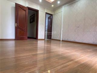 Cho thuê nhà mới mặt phố trung hoà, q cầu giấy. dt 70m2 x 5 tầng, mặt tiền 4m. giá 40tr/th