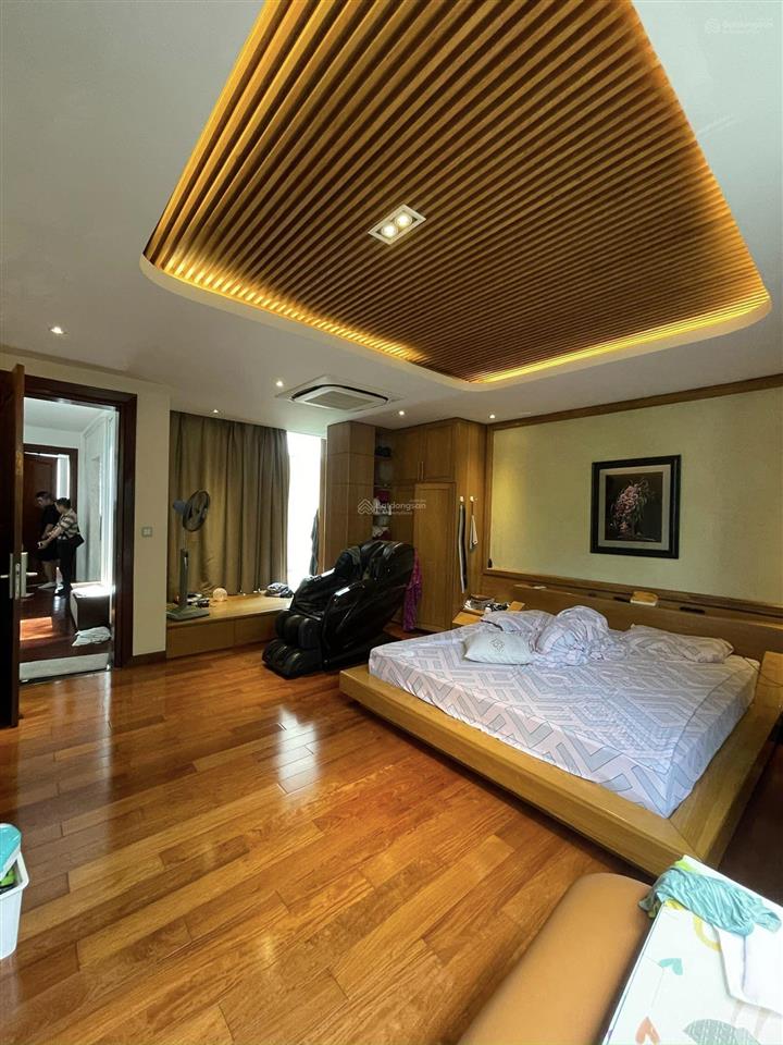 Bán biệt thự sang trọng hiện đại kđt dịch vọng, q cầu giấy. dt 308m2 x 4 nổi 1 hầm, mt 15m. 90 tỷ