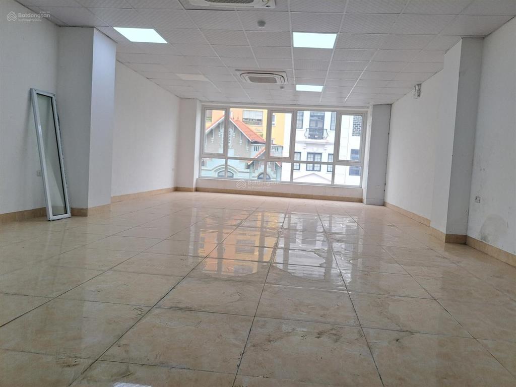 Bán toà nhà mặt phố trương công giai, cầu giấy. dt 100m x 6 nổi 1 hầm, mt 6m. giá 63 tỷ tl tốt.