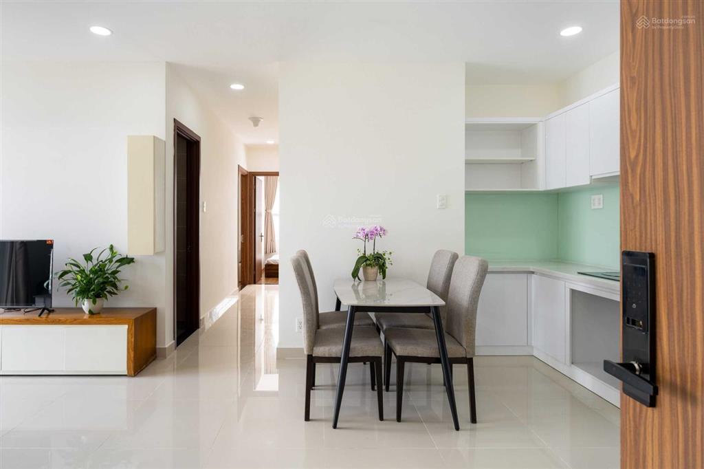 Cần tiền bán gấp căn hộ 90m2 3pn 2wc giá 3,6 tỷ tầng đẹp bao gồm các chi phí.  0907 174 ***