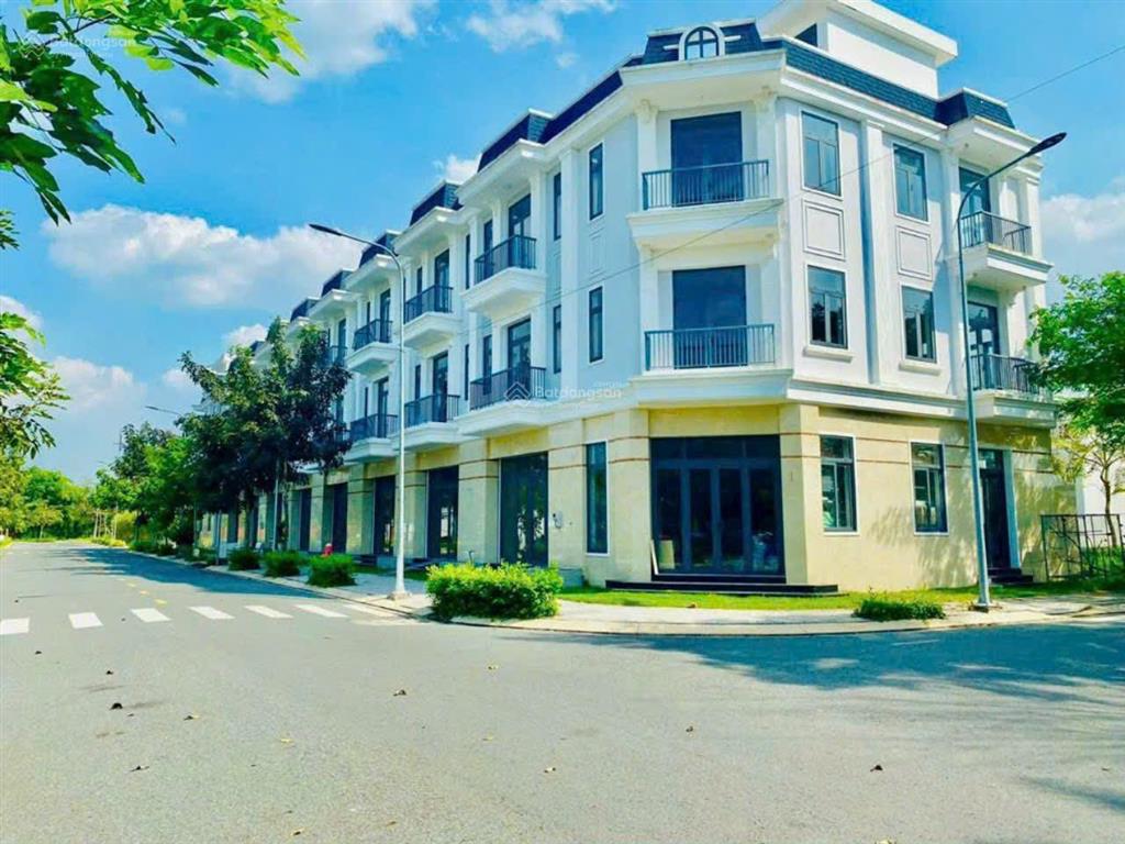 Cho thuê shophouse the sol city, cần giuộc, long an. dt 5*20m. giá 10 triệu/tháng