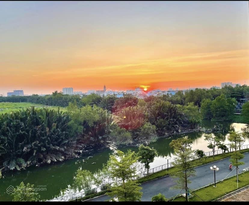 Bán căn penthouse conic riverside, quận 8. dt 126,6m2 + 45m2. giá 5,4 tỷ (full nội thất)