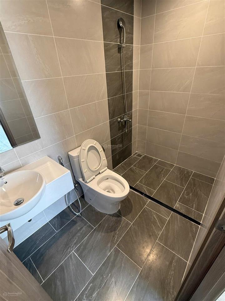 Bán căn hộ 2pn origami. sẵn sổ  giá 3tỷ180 trọn gói. đông bắc. nhà mới 100% view hồ bơi