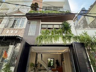 Nhà ngay ngã tư ga, sát bên chợ cầu đồng, dt5,2x10m, lửng, 3lầu, 4pn, gara ô tô, sân thượng.