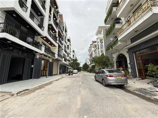 Nhà bên ub quận và trường học, đường lê thị riêng,dt4,5x15m, lửng, 3lầu, 4pn, gara otô, sân thuong