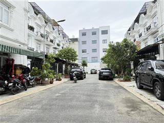 Nhà bên trường học, đường tô ngọc vân, dt4x17m, trệt, 3lầu, sân ô tô, 4pn, 5vs, sân thượng, 5,7 tỷ