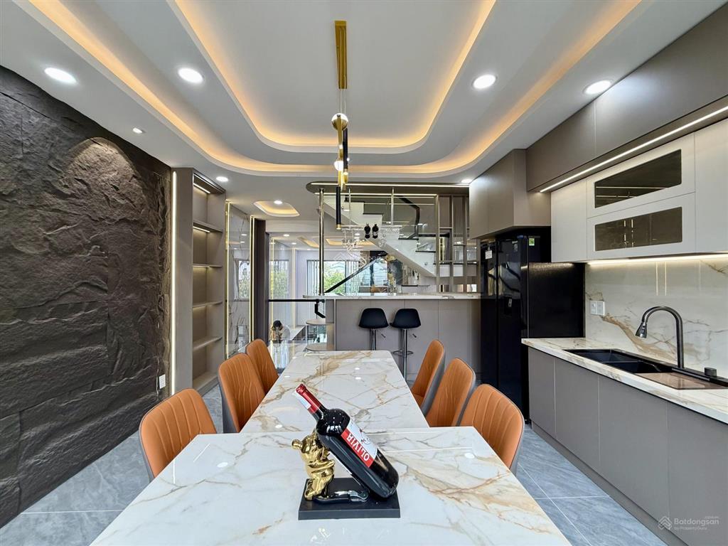 Nhà thạnh lộc 19, dt 4,5x14m, lửng, 3 lầu, 4pn, gara ô tô, sân thượng, hướng đông nam, 6,85 tỷ