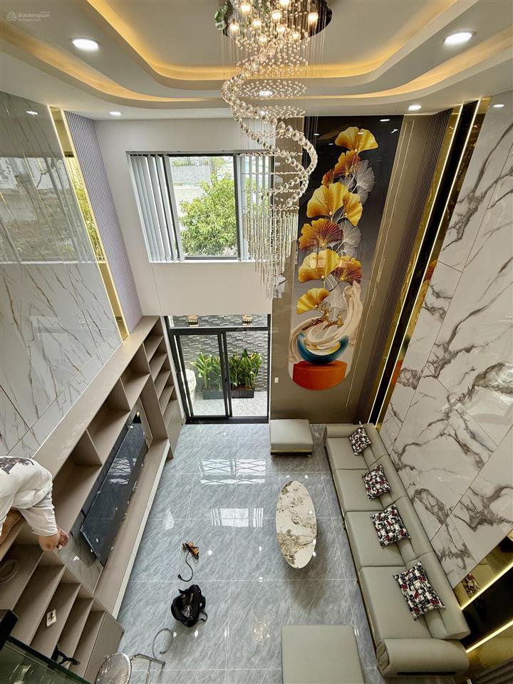 Nhà thạnh lộc 19, dt 4,5x14m, lửng, 3 lầu, 4pn, gara ô tô, sân thượng, hướng đông nam, 6,85 tỷ