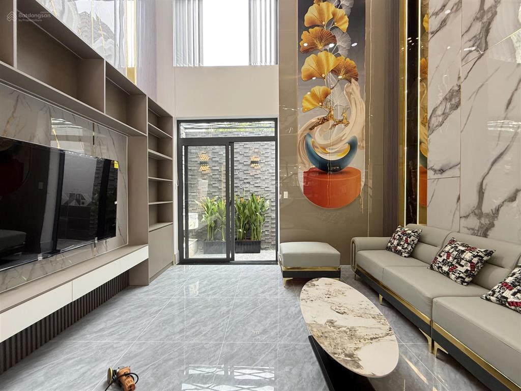 Nhà thạnh lộc 19, dt 4,5x14m, lửng, 3 lầu, 4pn, gara ô tô, sân thượng, hướng đông nam, 6,85 tỷ