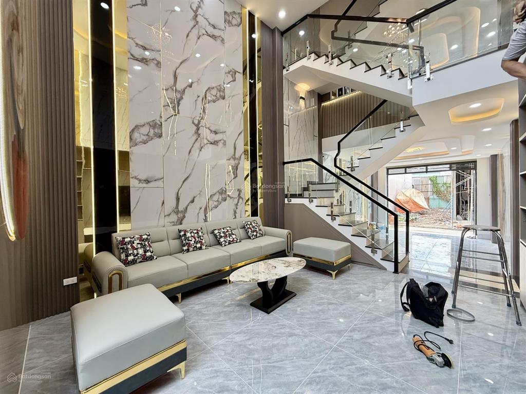 Nhà thạnh lộc 19, dt 4,5x14m, lửng, 3 lầu, 4pn, gara ô tô, sân thượng, hướng đông nam, 6,85 tỷ