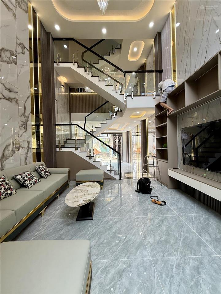 Nhà thạnh lộc 19, dt 4,5x14m, lửng, 3 lầu, 4pn, gara ô tô, sân thượng, hướng đông nam, 6,85 tỷ