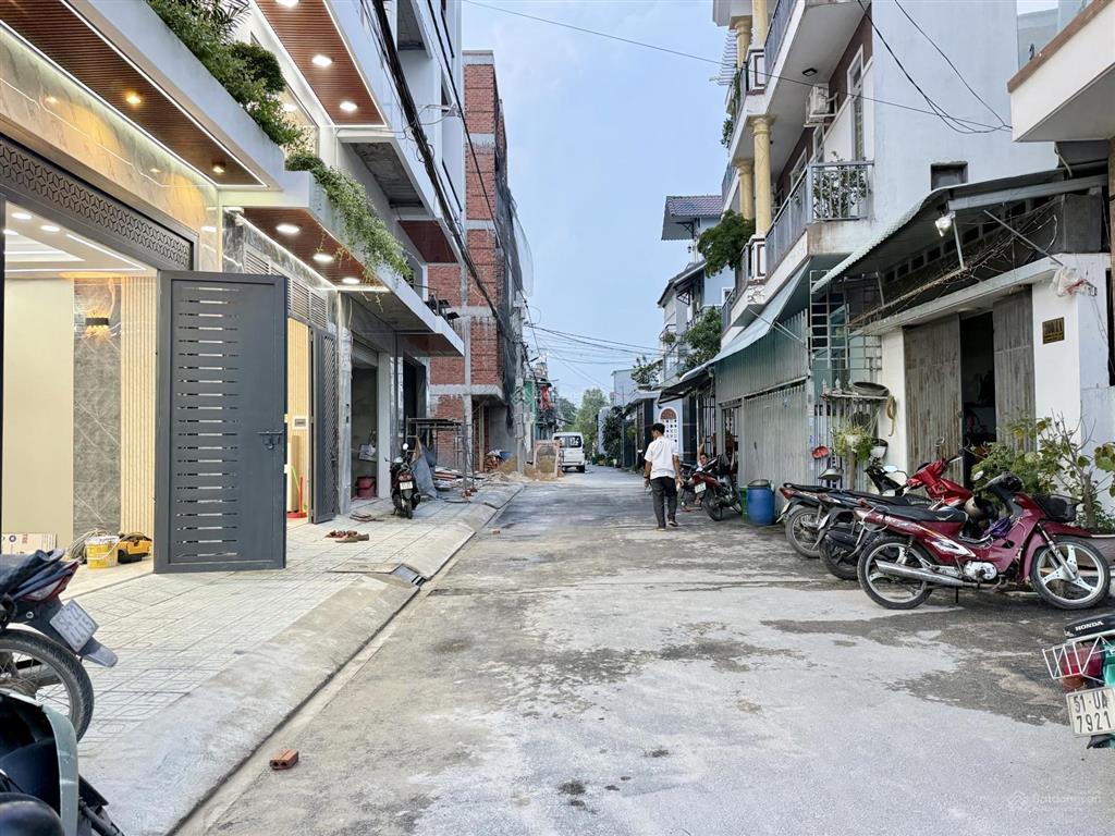 Nhà sẹc ngắn đường thông thạnh xuân 25, dt4,5x19m, lửng, 3lầu, 4pn,gara ô tô, p/thờ, sân thượng