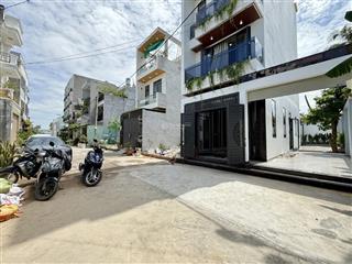 Nhà sát bên thủ đức và đh nguyễn tất thành, dt6,5x16m, lửng, 2lầu, sân thượng, 4pn, sân xe hơi