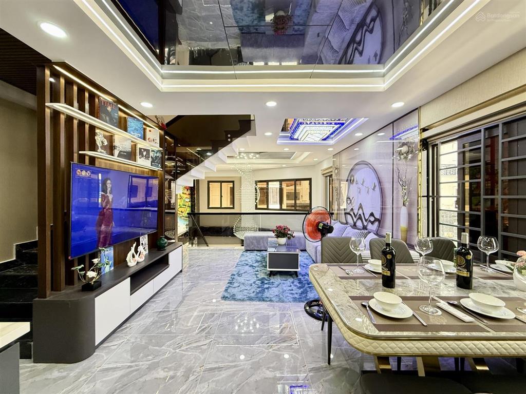 Nhà góc 2 mt đường tx 35, dt 5.10x11m, lửng, 3lầu, 4pn, 5vs, gara ô tô, sân thượng, 7.2 tỷ