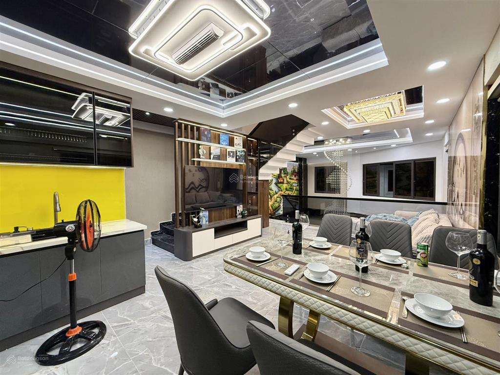 Nhà góc 2 mt đường tx 35, dt 5.10x11m, lửng, 3lầu, 4pn, 5vs, gara ô tô, sân thượng, 7.2 tỷ