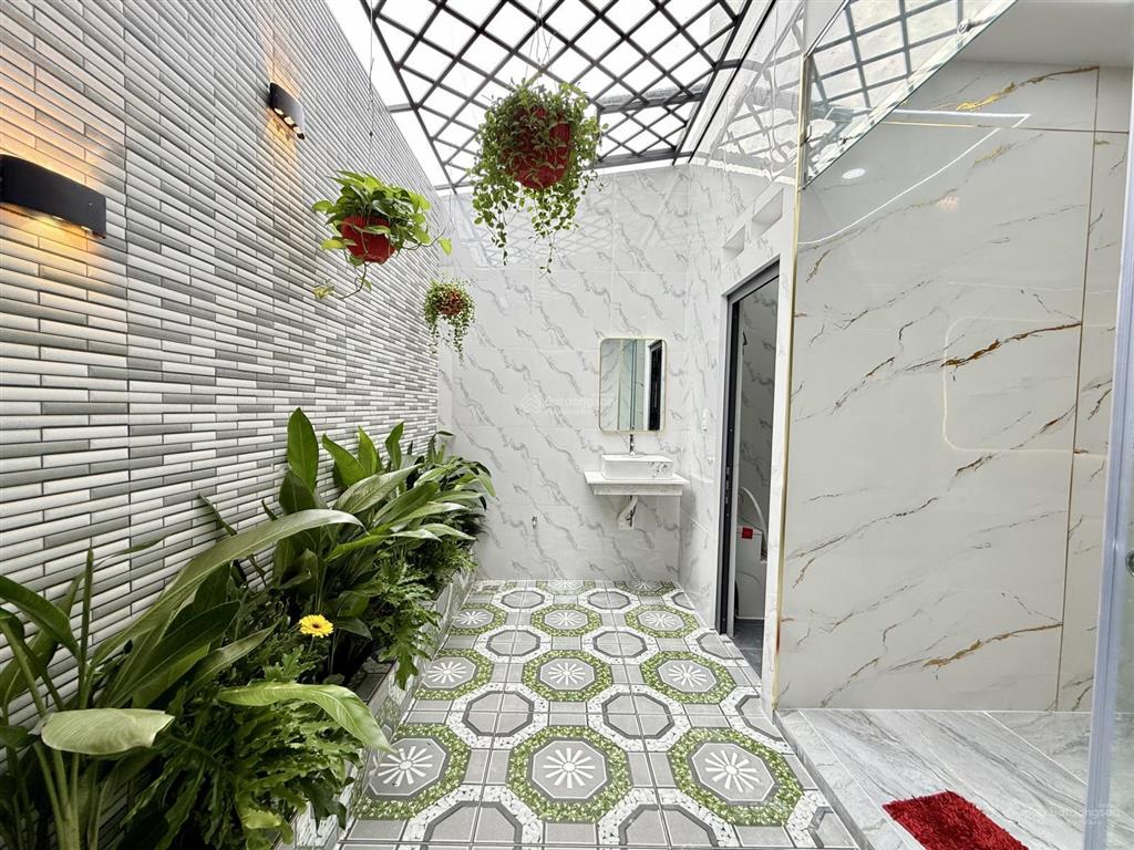 Nhà đường thông dt4.2x19m, lửng, 3lầu, 4pn, 6vs, p/thờ, gara ô tô, sân thượng, hướng đông, 7,4 tỷ