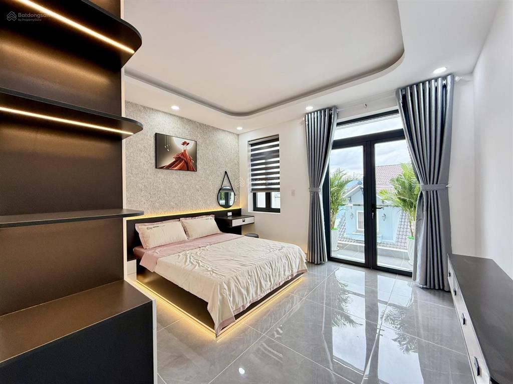 Nhà đường thông dt4.2x19m, lửng, 3lầu, 4pn, 6vs, p/thờ, gara ô tô, sân thượng, hướng đông, 7,4 tỷ