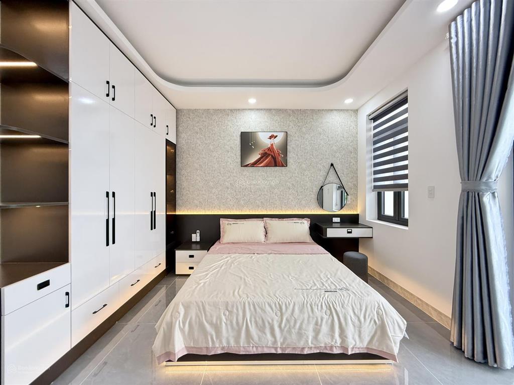 Nhà đường thông dt4.2x19m, lửng, 3lầu, 4pn, 6vs, p/thờ, gara ô tô, sân thượng, hướng đông, 7,4 tỷ