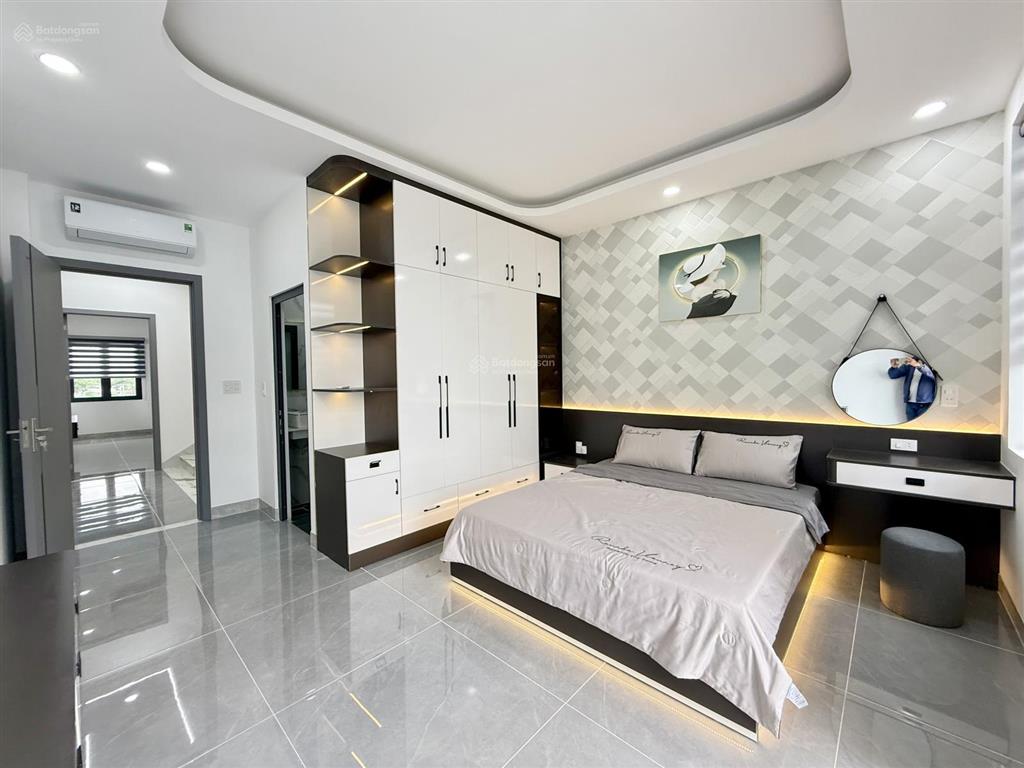 Nhà đường thông dt4.2x19m, lửng, 3lầu, 4pn, 6vs, p/thờ, gara ô tô, sân thượng, hướng đông, 7,4 tỷ