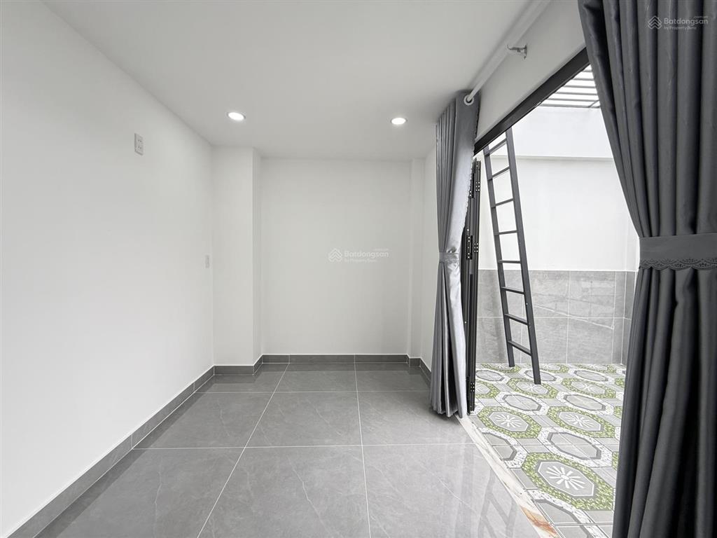 Nhà đường thông dt4.2x19m, lửng, 3lầu, 4pn, 6vs, p/thờ, gara ô tô, sân thượng, hướng đông, 7,4 tỷ