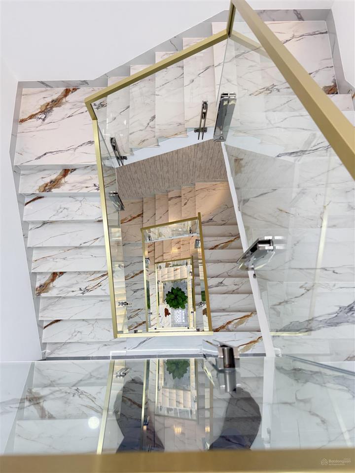 Nhà đường thông dt4.2x19m, lửng, 3lầu, 4pn, 6vs, p/thờ, gara ô tô, sân thượng, hướng đông, 7,4 tỷ