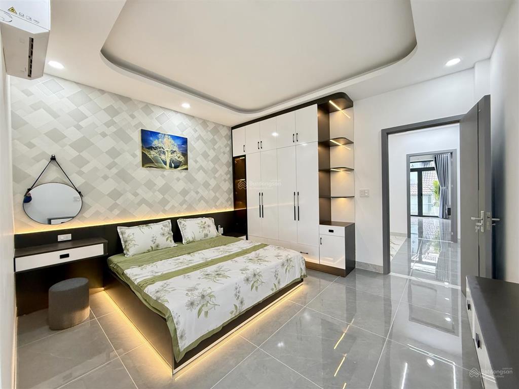 Nhà đường thông dt4.2x19m, lửng, 3lầu, 4pn, 6vs, p/thờ, gara ô tô, sân thượng, hướng đông, 7,4 tỷ