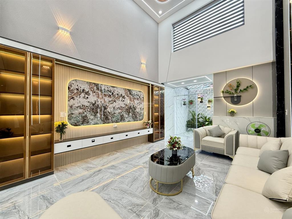 Nhà đường thông dt4.2x19m, lửng, 3lầu, 4pn, 6vs, p/thờ, gara ô tô, sân thượng, hướng đông, 7,4 tỷ