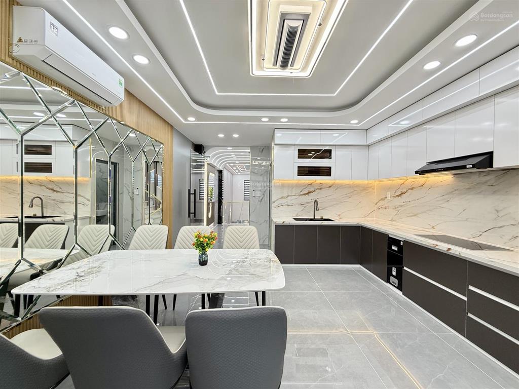 Nhà đường thông dt4.2x19m, lửng, 3lầu, 4pn, 6vs, p/thờ, gara ô tô, sân thượng, hướng đông, 7,4 tỷ