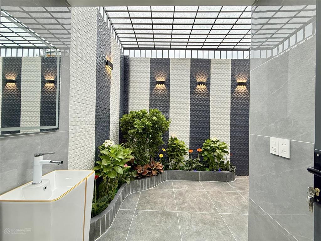 Nhà bên trường học đường thạnh lộc 29, dt4mx20m, lửng, 3lầu, 4pn, p.thờ, gara ô tô, giá 7,55 tỷ