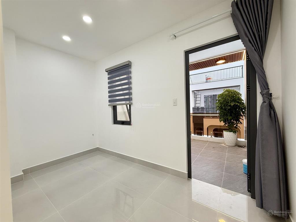 Nhà hẻm xe hơi thạnh xuân 25, dt4m x 14m, lửng, 3lầu, 4pn, gara ô tô, sân thượng, hướng đn, 6.3 tỷ