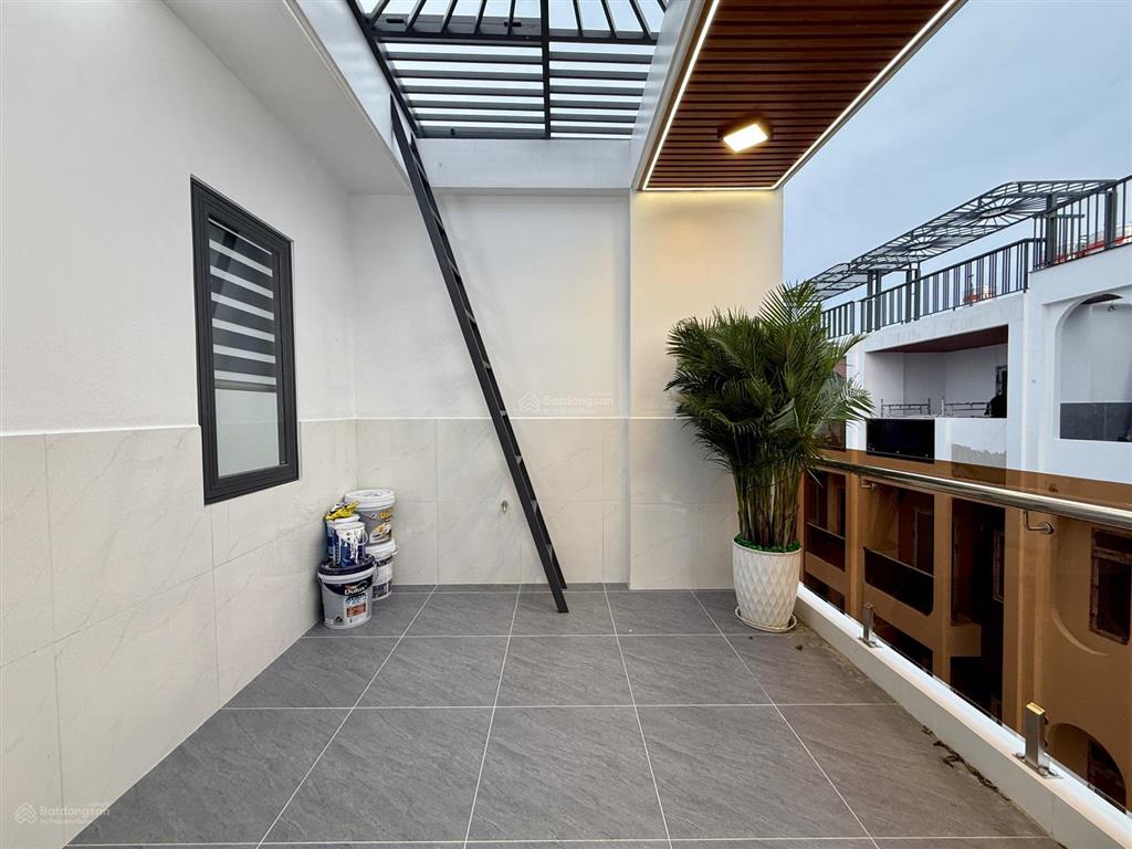 Nhà hẻm xe hơi thạnh xuân 25, dt4m x 14m, lửng, 3lầu, 4pn, gara ô tô, sân thượng, hướng đn, 6.3 tỷ