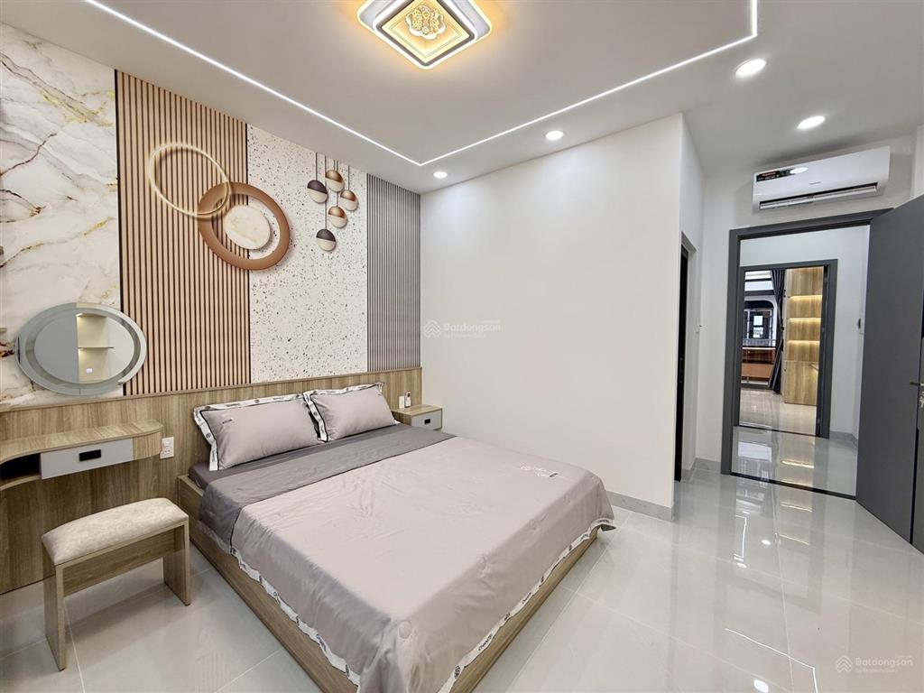 Nhà hẻm xe hơi thạnh xuân 25, dt4m x 14m, lửng, 3lầu, 4pn, gara ô tô, sân thượng, hướng đn, 6.3 tỷ