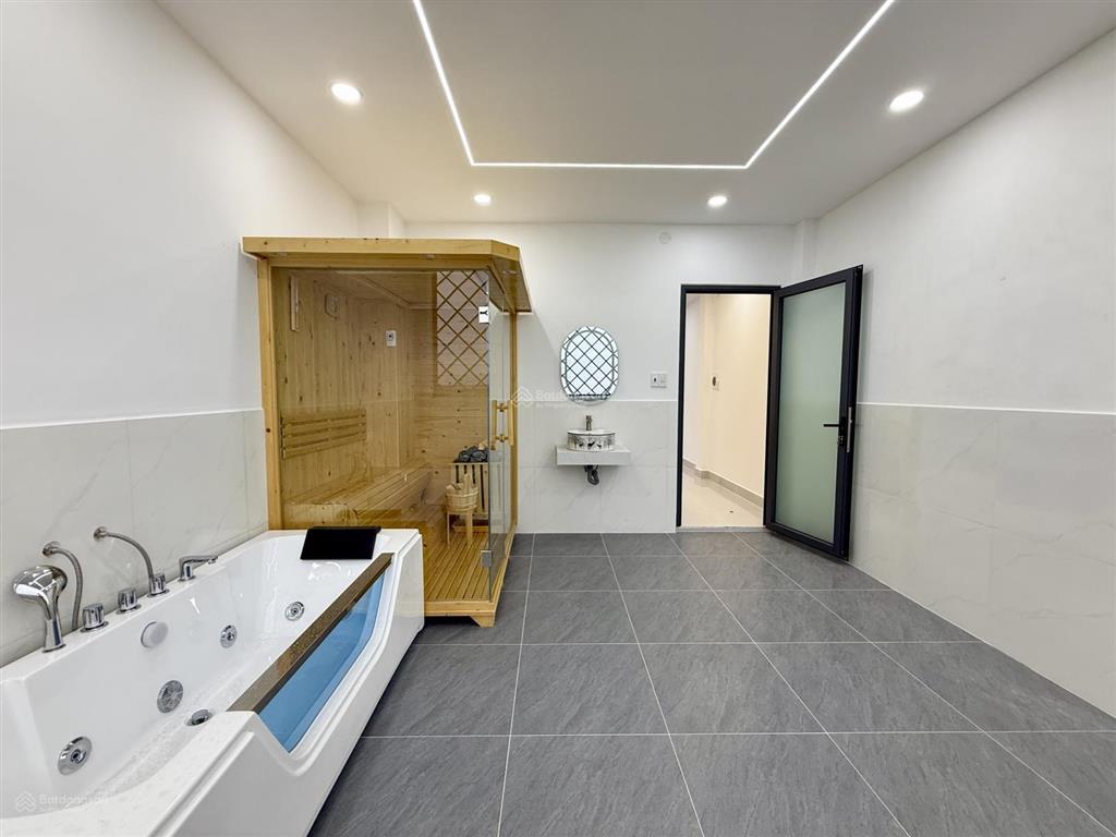 Nhà hẻm xe hơi thạnh xuân 25, dt4m x 14m, lửng, 3lầu, 4pn, gara ô tô, sân thượng, hướng đn, 6.3 tỷ