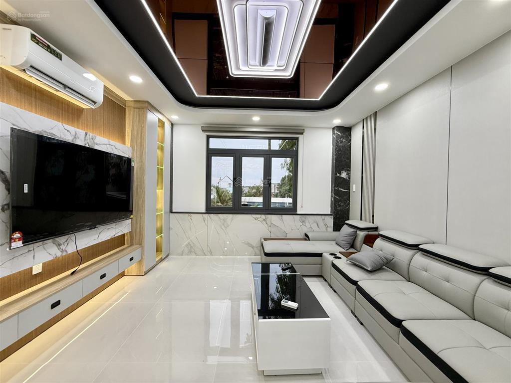 Nhà hẻm xe hơi thạnh xuân 25, dt4m x 14m, lửng, 3lầu, 4pn, gara ô tô, sân thượng, hướng đn, 6.3 tỷ