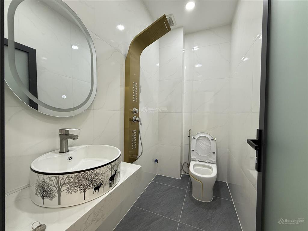 Nhà hẻm xe hơi thạnh xuân 25, dt4m x 14m, lửng, 3lầu, 4pn, gara ô tô, sân thượng, hướng đn, 6.3 tỷ