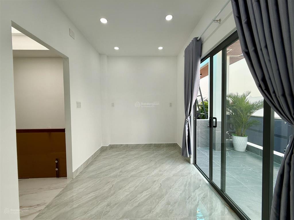 Nhà bên trường học, đường trần thị năm, dt 4,5x12m, lửng, 3lầu, 4pn, gara ô tô, sân thượng