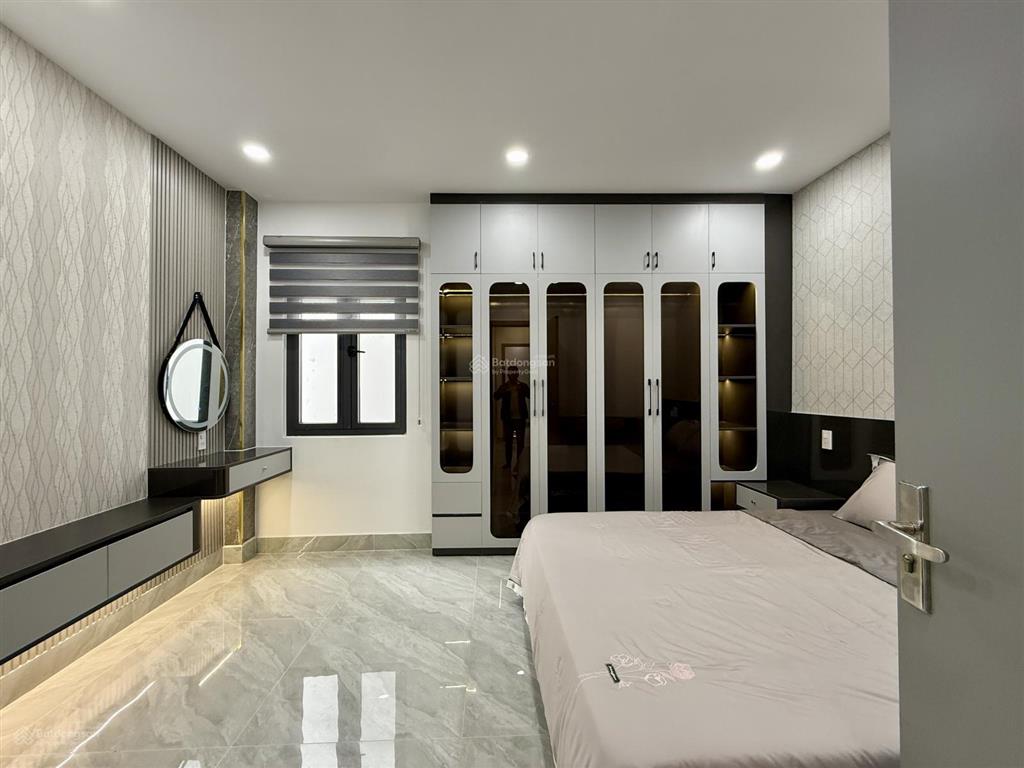 Nhà bên trường học, đường trần thị năm, dt 4,5x12m, lửng, 3lầu, 4pn, gara ô tô, sân thượng