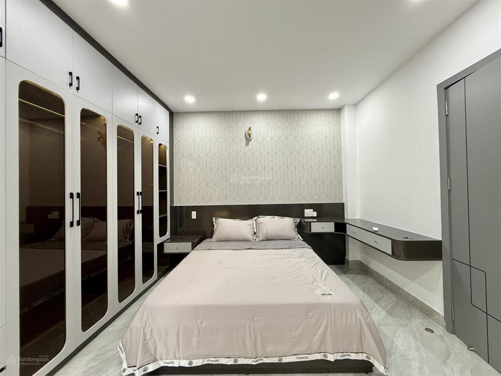 Nhà bên trường học, đường trần thị năm, dt 4,5x12m, lửng, 3lầu, 4pn, gara ô tô, sân thượng