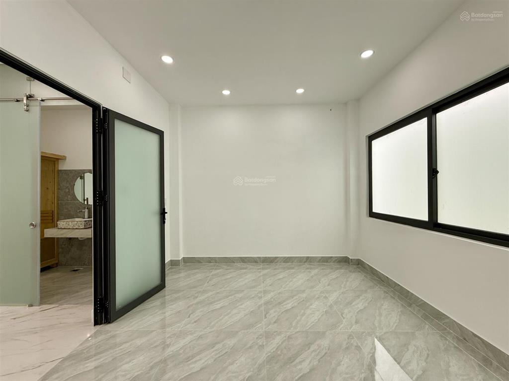 Nhà bên trường học, đường trần thị năm, dt 4,5x12m, lửng, 3lầu, 4pn, gara ô tô, sân thượng